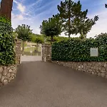 & Le Tore Villa *